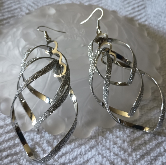Swirl Geometric Earrings - Picture 7 of 8